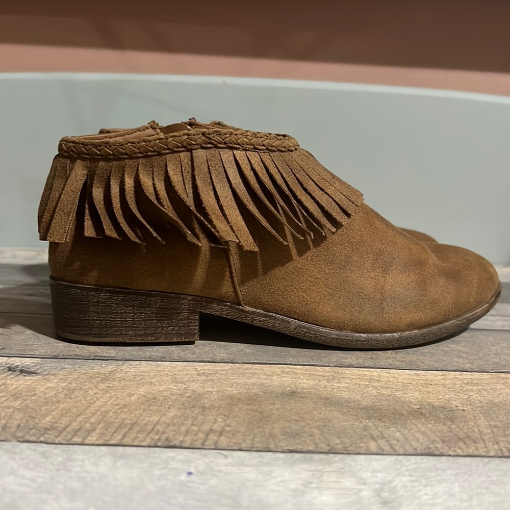 Big/Little girls Fringe ankle booties sz 4